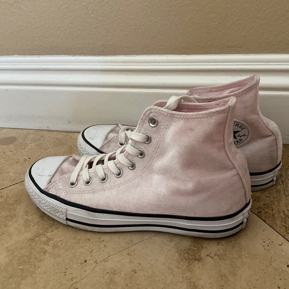 CONVERSE PINK SUEDE HIGH TOP - Picture 2 of 5